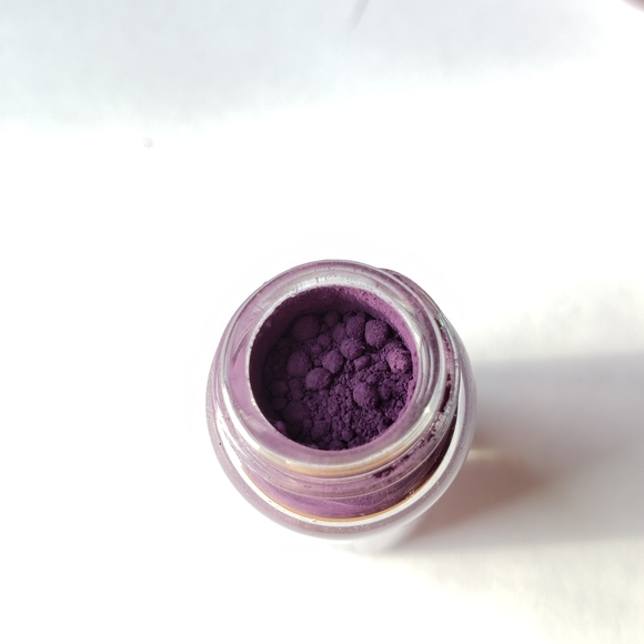 M.A.C and COL.LAB beauty pigments - Picture 2 of 3